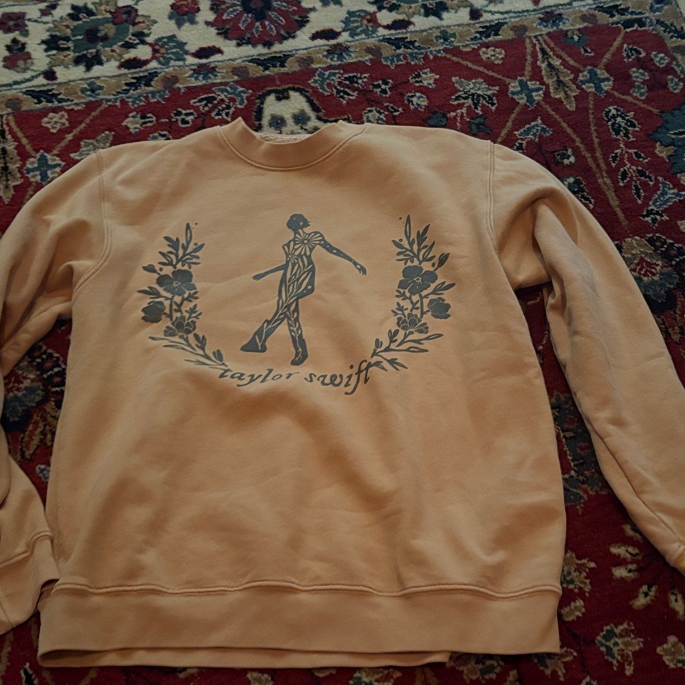 Taylor Swift yellow/tan Sweater size medium